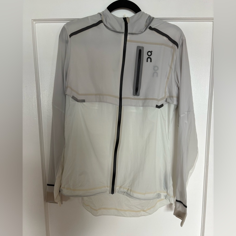 On Running Women’s Weather Jacket Gray and Black Windbreaker